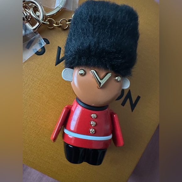 Louis Vuitton Gaston Soldier Guard Bag CharmKeychain - Picture 2 of 3
